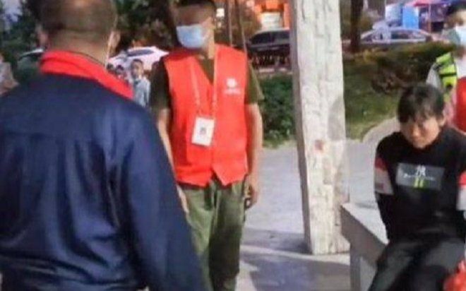 Bị gia đình ép cưới một người đàn ông xa lạ, cô gái bỏ nhà ra đi, ăn ngủ ở nghĩa địa suốt 4 năm ròng