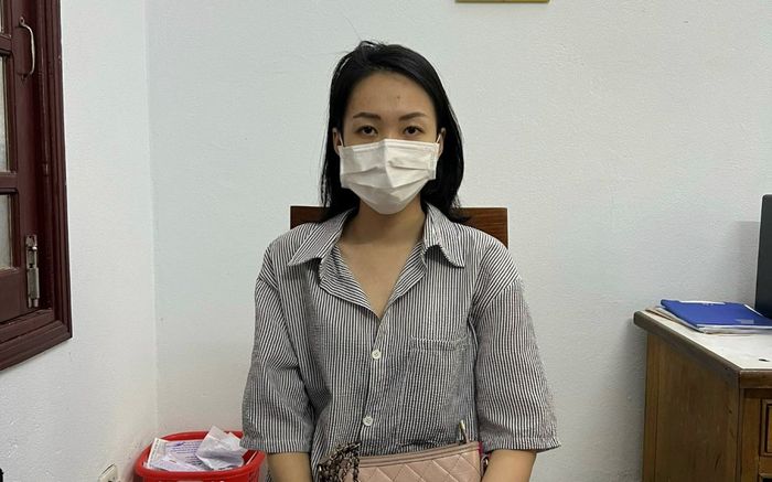 Nữ người mẫu túng thiếu làm liều, thường xuyên trộm tiền bạn cùng phòng để khoe 'vẫn ngon lành'