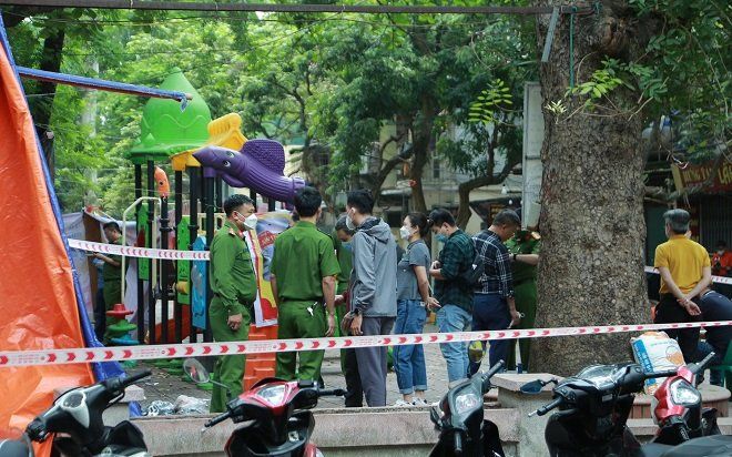 Vụ cháy khiến 5 người tử vong thương tâm: Lực lượng chức năng lập rào chắn khám nghiệm hiện trường