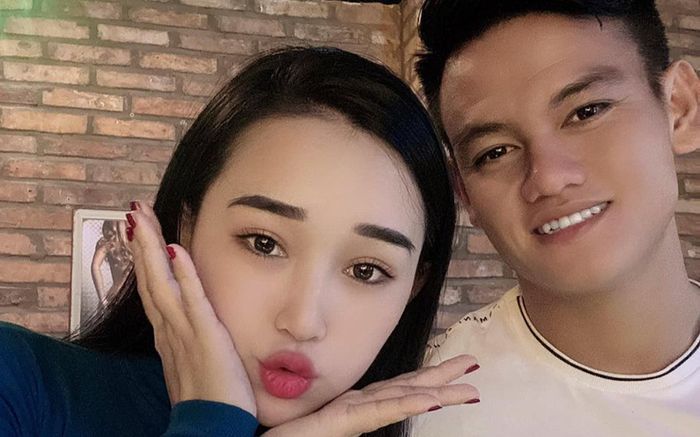 Cận cảnh nhan sắc xinh đẹp của bà xã Tấn Tài: Xứng danh 'gái một con trông mòn con mắt'