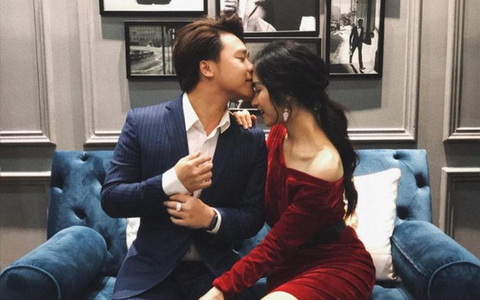 Bạn trai cũ của Hòa Minzy định chuyển nghề làm ca sĩ hay gì?