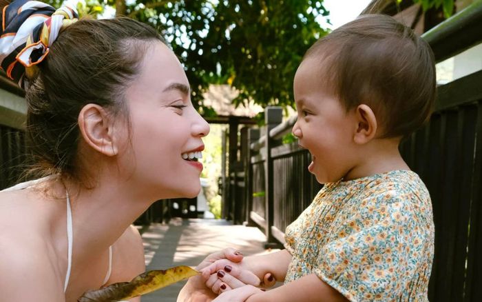 Không còn hát một mình nữa, bé Lisa nay đã có màn song ca 'đỉnh chóp' cùng Hồ Ngọc Hà