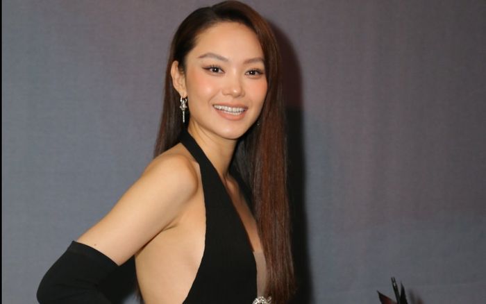 Minh Hằng 'chiếm spotlight' với trang phục cắt xẻ táo bạo