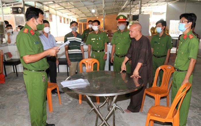 Bắt tạm giam bị can lợi dụng hình ảnh 'tu sĩ' để kêu gọi từ thiện, hành hạ trẻ mồ côi