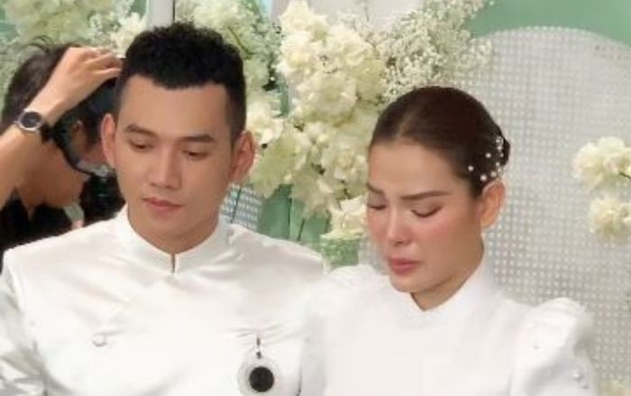 Phương Trinh Jolie và Lý Bình nghẹn ngào rơi nước mắt trong hôn lễ