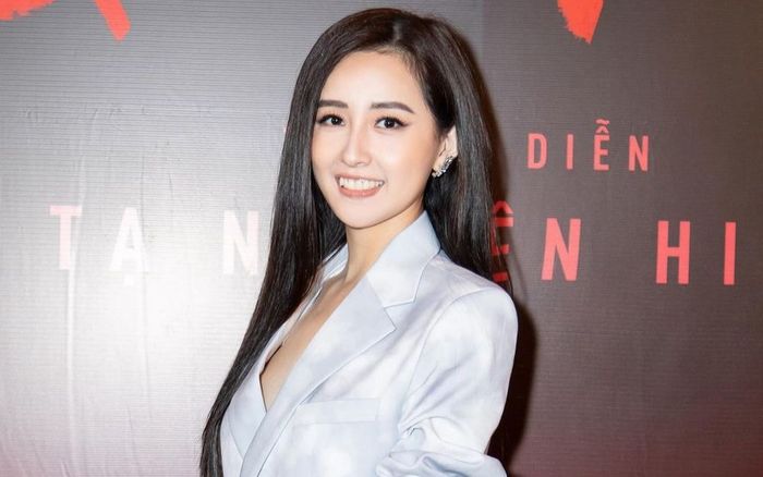 Những sự cố trên thảm đỏ khiến mỹ nhân Việt 'quê ê chề'