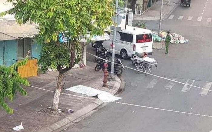 TP.HCM: Phát hiện thi thể nam thanh niên trên vỉa hè lúc rạng sáng, cơ thể có nhiều vết thương