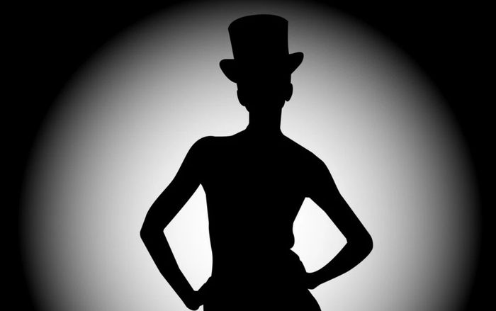 Lộ clip 'đu cột' của một sao nữ Vbiz, 'đánh võng' chuyên nghiệp khiến netizen lo ngại 'rớt cái nách'