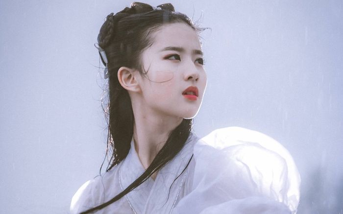 So kè cảnh đánh võ của Lưu Diệc Phi và Triệu Lộ Tư: Đều dùng lụa làm vũ khí mà sao lạ thế này!