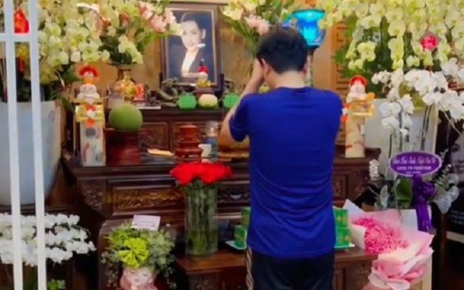 Mạnh Quỳnh đến nhà Phi Nhung ngay khi về Việt Nam, cảnh dàn con nuôi quấn quýt khiến fan ấm lòng