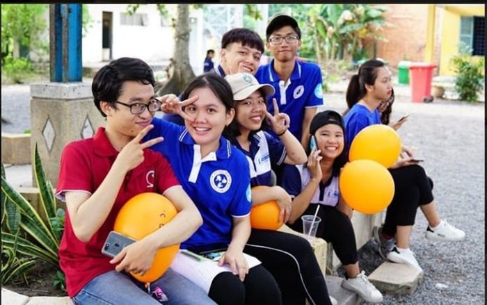 Sinh viên có nên đi làm thêm không ?