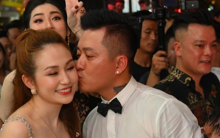 Quá yêu bà xã, Tuấn Hưng đánh liều lập hội 'những người phát cuồng vì vợ'