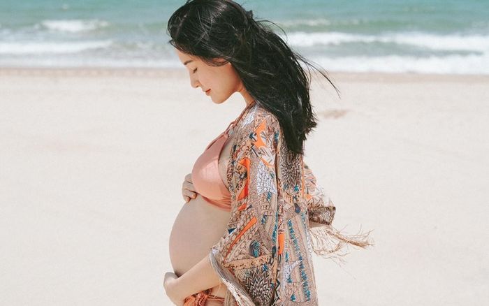 Kathy Uyên khoe ảnh mẹ bầu rạng rỡ, CĐM hết lời khen ngợi