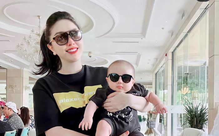 Bảo Thy cùng con trai 5 tháng du lịch ở resort 5 sao, chồng lo từ A-Z