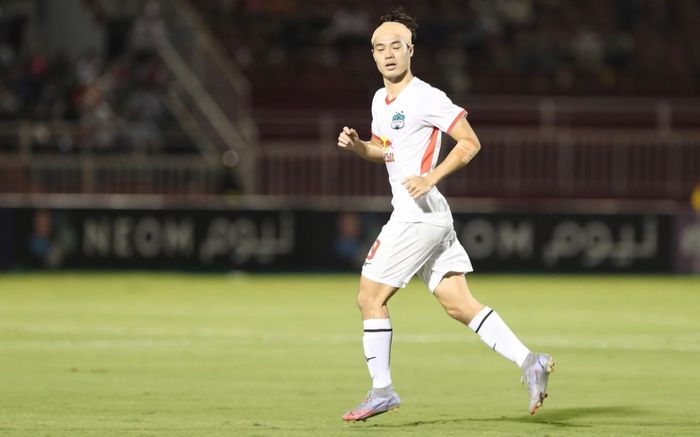 Văn Toàn băng đầu đá như chiến binh, HAGL vẫn thua Á quân Nhật Bản