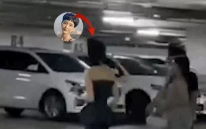 Hiền Hồ xuất hiện với ngoại hình gầy gò, diện cây 'full' đen từ đầu đến chân khiến fan lo sốt vó