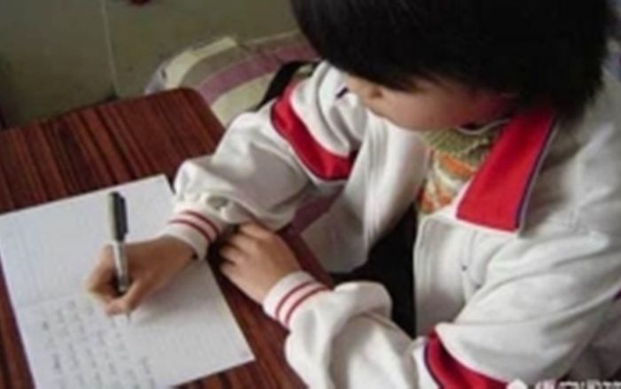 Bố ngỡ ngàng phát hiện 'nhật ký ghi thù' của con gái