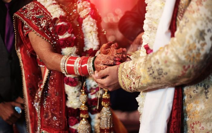 Chú rể say xỉn đến lễ cưới muộn giờ, cô dâu cưới luôn người họ hàng