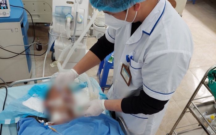 Bệnh nhân mắc uốn ván nặng, co giật toàn thân do chủ quan với vết thương nhỏ