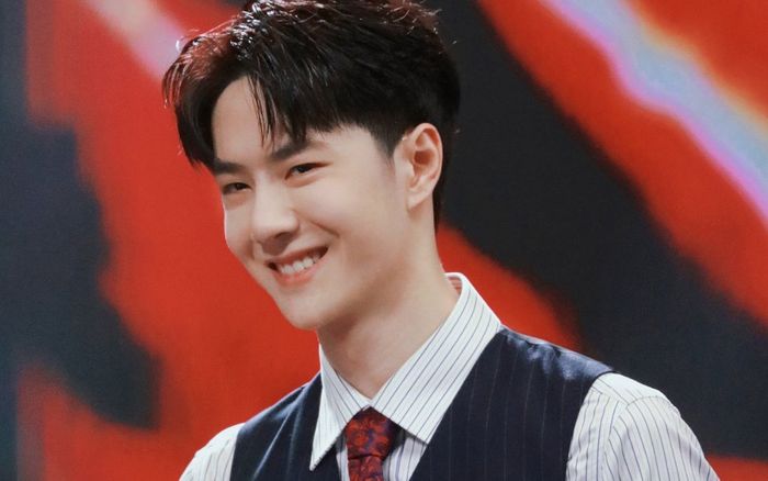 Đâu chỉ fan girl, loạt khoảnh khắc chứng minh Vương Nhất Bác còn hút mắt cả nam nhân