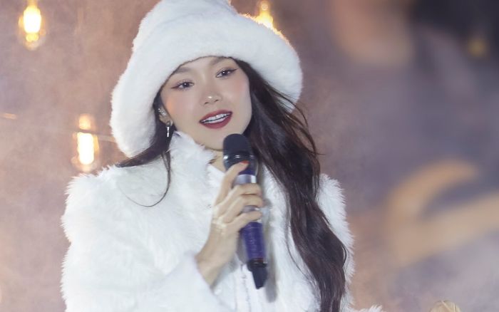 Minh Hằng được chồng sắp cưới tháp tùng đi hát, xúc động bật khóc khi nhắc về hôn lễ sắp tới