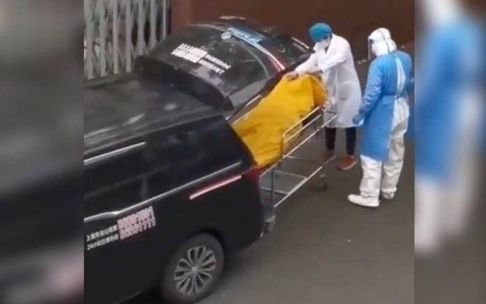 Mở túi thi thể kiểm tra trước khi đưa vào nhà xác, nhân viên 'hoảng hồn' phát hiện điều bên trong