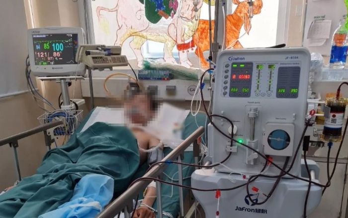 Thanh niên 29 tuổi uống 80 viên thuốc an thần tự tử được lọc máu khẩn, qua cơn nguy kịch