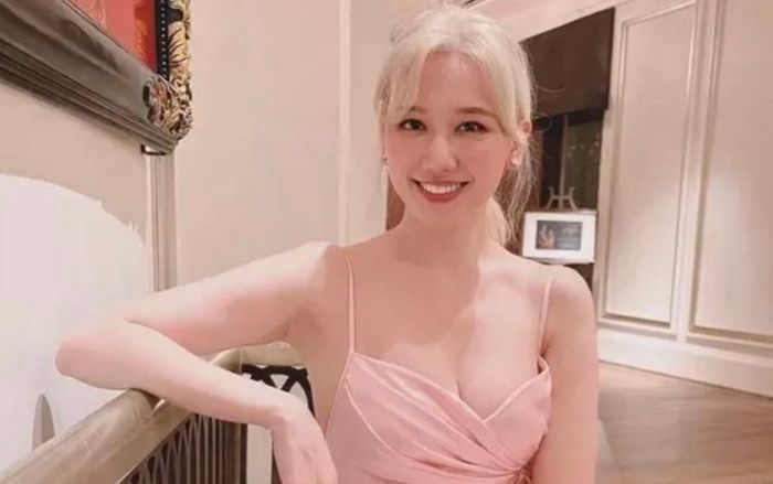 Nhìn Khả Như khoe 'vòng eo con kiến', Hari Won than thở chuyện '30 lần mang bầu'