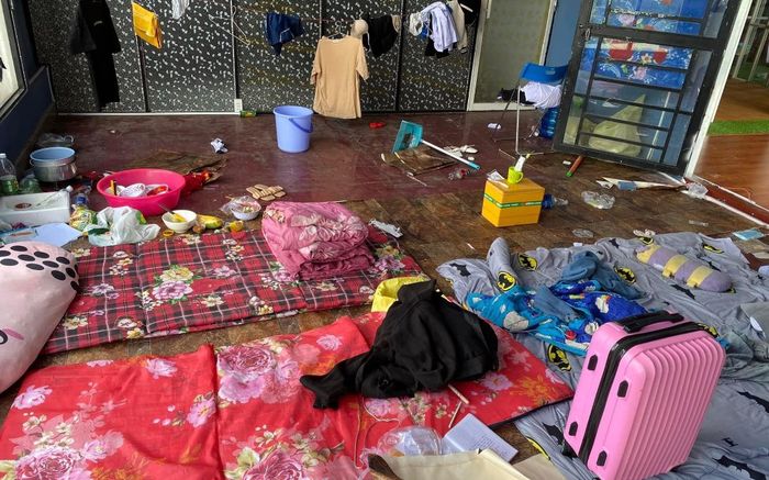 Lên ghi số điện phòng trọ 3 nữ sinh viên thuê ở, chủ nhà 'đứng hình' vì cảnh tượng trước mắt