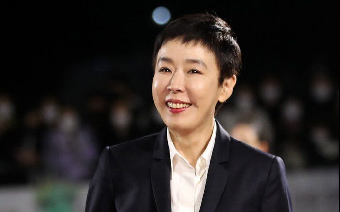 Nữ diễn viên nổi tiếng đột ngột qua đời ở tuổi 55 vì bị xuất huyết não khiến người hâm mộ bàng hoàng