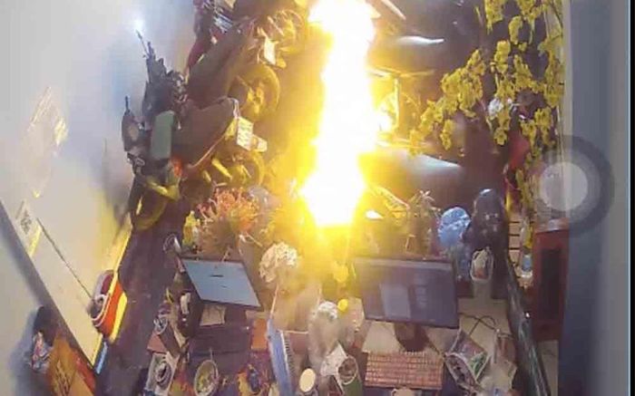 Bất ngờ lý do nam thanh niên đổ xăng đốt tiệm game