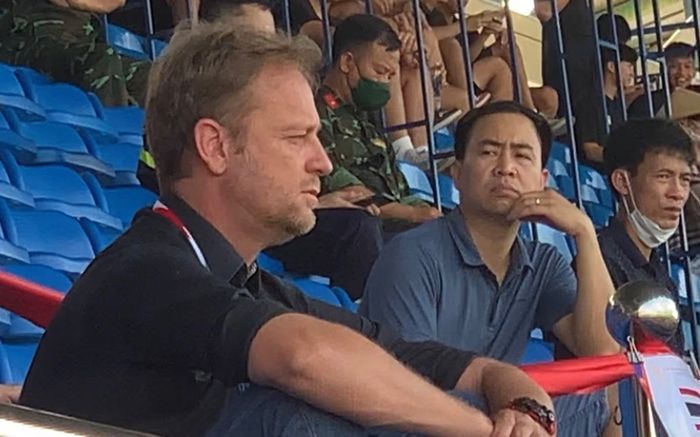 HLV Polking đi do thám U23 Campuchia của ngôi sao Honda