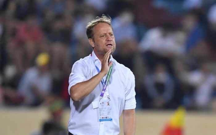 HLV Polking gây ồn ào, không dám xem U23 Thái Lan đá phạt đền vào lưới Singapore