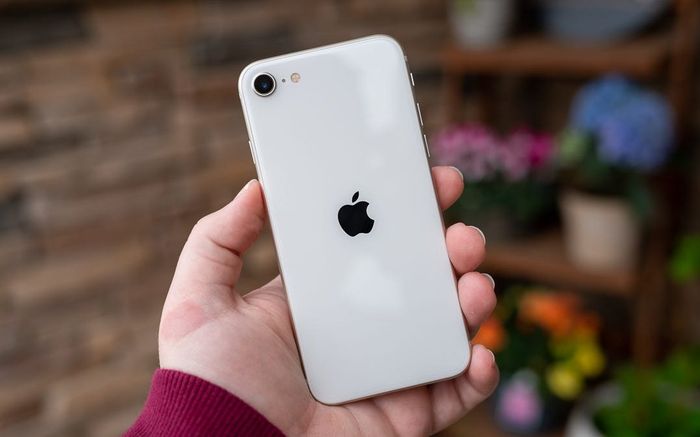 iPhone SE 2022 giảm giá sốc ngay khi lên kệ khiến iFan háo hức