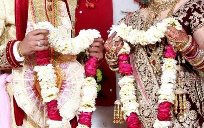 Cặp chị em cưới nhầm chồng trong lễ thành hôn vì lý do 'khó đỡ'