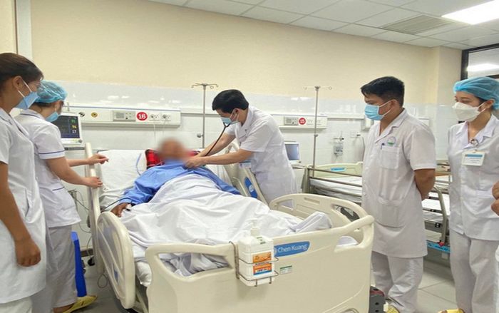 Hái nhầm lá ngón về đun nước uống, hai vợ chồng nhập viện khẩn, một người nguy kịch