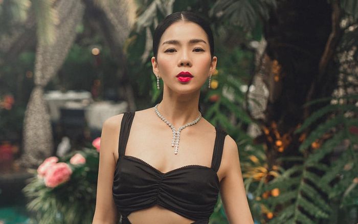 Giữa ồn ào so sánh giọng sau 10 năm, Lệ Quyên ẩn ý: 'Khán giả bảo tôi hát live luôn hay hơn nghe CD'