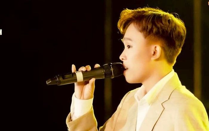 Vì sao Hồ Văn Cường liên tục bị khán giả chê bai giọng hát dù từng là quán quân?