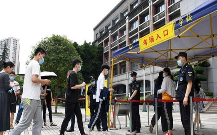 Ông chú 55 tuổi quyết tâm thi đại học dù đã trượt 25 lần trước đó