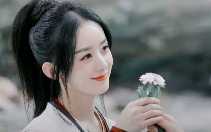 Triệu Lệ Dĩnh chỉ hợp đóng phim cổ trang, fan gửi hết hy vọng vào Dữ Phụng Hành?