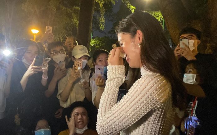 Sự cầu thị của Đông Nhi và 'tầm văn hóa xưa nay hiếm trong showbiz'