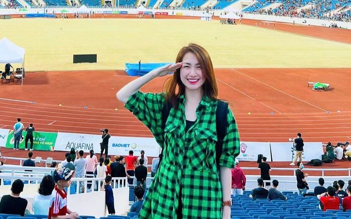 Hòa Minzy ra sân cổ vũ, 'tiếp lửa' cho các VĐV trong SEA Games 31