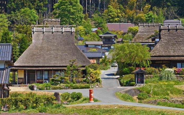 Đắm chìm trong ngôi làng cổ đẹp như tranh vẽ tại Nhật Bản