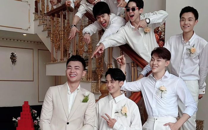 Dàn bê tráp toàn soái ca trong lễ cưới Anh Tú: BB Trần, Hải Triều bảnh tỏn, Quang Trung cười toe toét