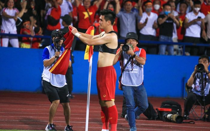 Ông Park đã đúng khi không hài lòng với Tiến Linh: Thẻ vàng vô lý, bỏ lỡ nhiều cơ hội