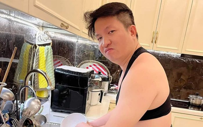 Chồng đại gia của Đoàn Di Băng 'cosplay' Tiến Linh nhưng mà nó lạ lắm