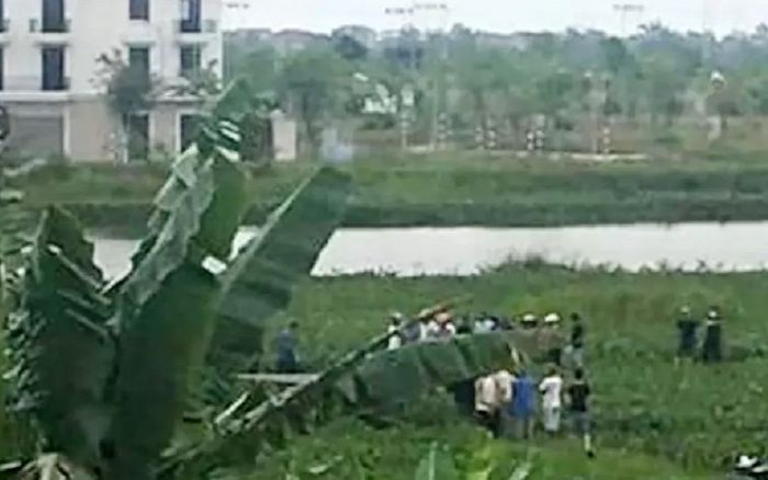 Bàng hoàng phát hiện thi thể mẹ và con trai nổi trên sông