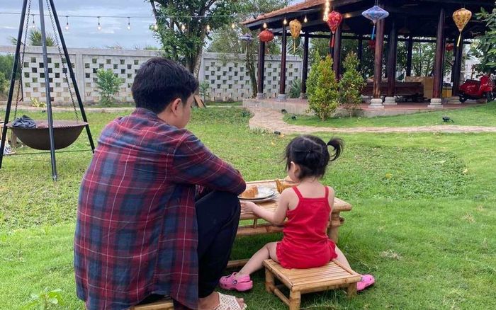 Những ông bố nổi tiếng chăm con khéo trong showbiz Việt