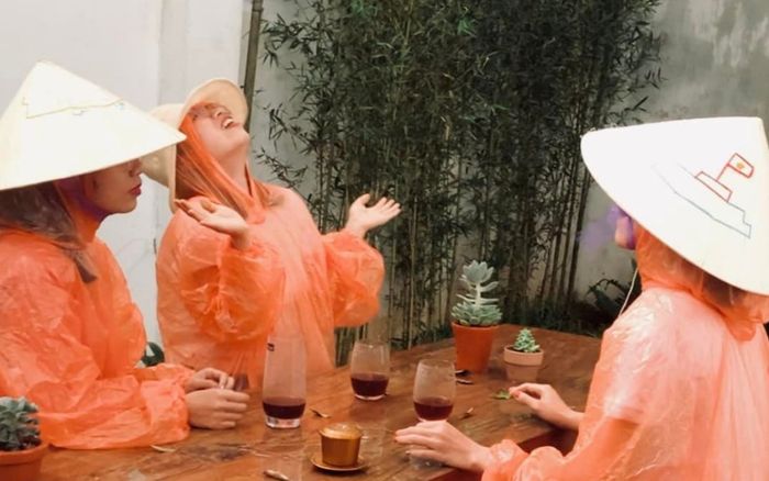 Dành dụm cả năm trời, giữ 12 ngày phép để được đi du lịch cùng nhau và cái kết 'lạ lắm'