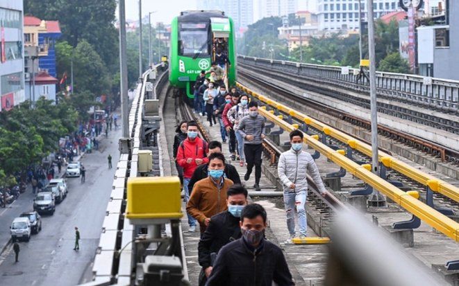 Lãnh đạo Metro Hà Nội nói gì trước sự việc tàu Cát Linh đột ngột 'dừng ngang' trong mưa dông